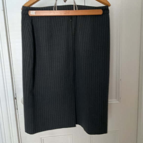 Emanuel Ungaro women's grey pinstripe business suit US 8 - Picture 3 of 5